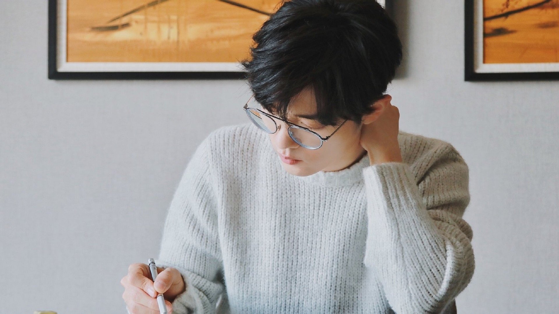 APP下载 LY Sports-国家队攻守转换速度为何普遍滞后，国家队02转手指表情包