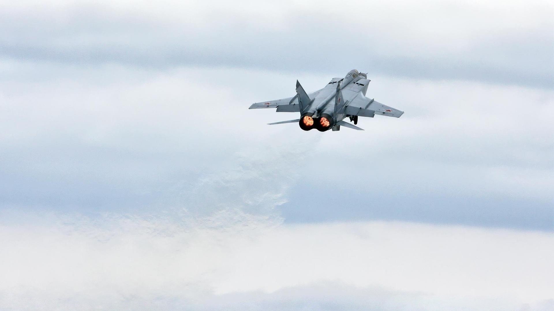 Leyu Sport下载-乔治外线手感回暖关键三分帮助快船反超,快船乔治外号