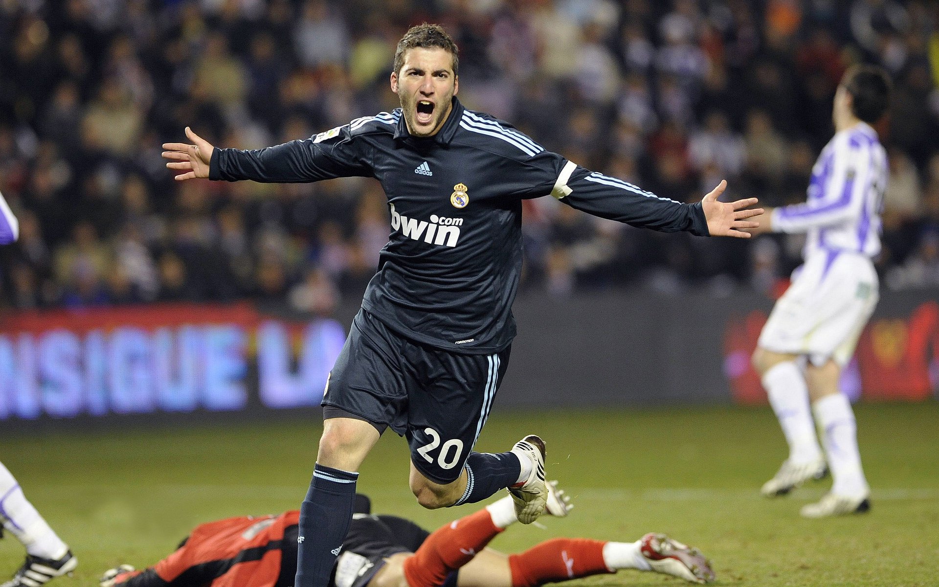 乐鱼电竞在线平台-水球攻防转换摩纳哥行云流水