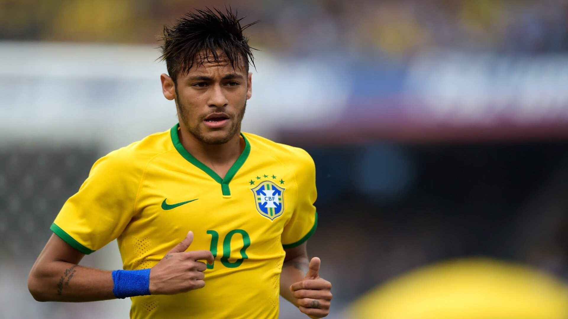 世界杯:官方建议球迷提前2小时到场 现场活动与周边展位排队火爆