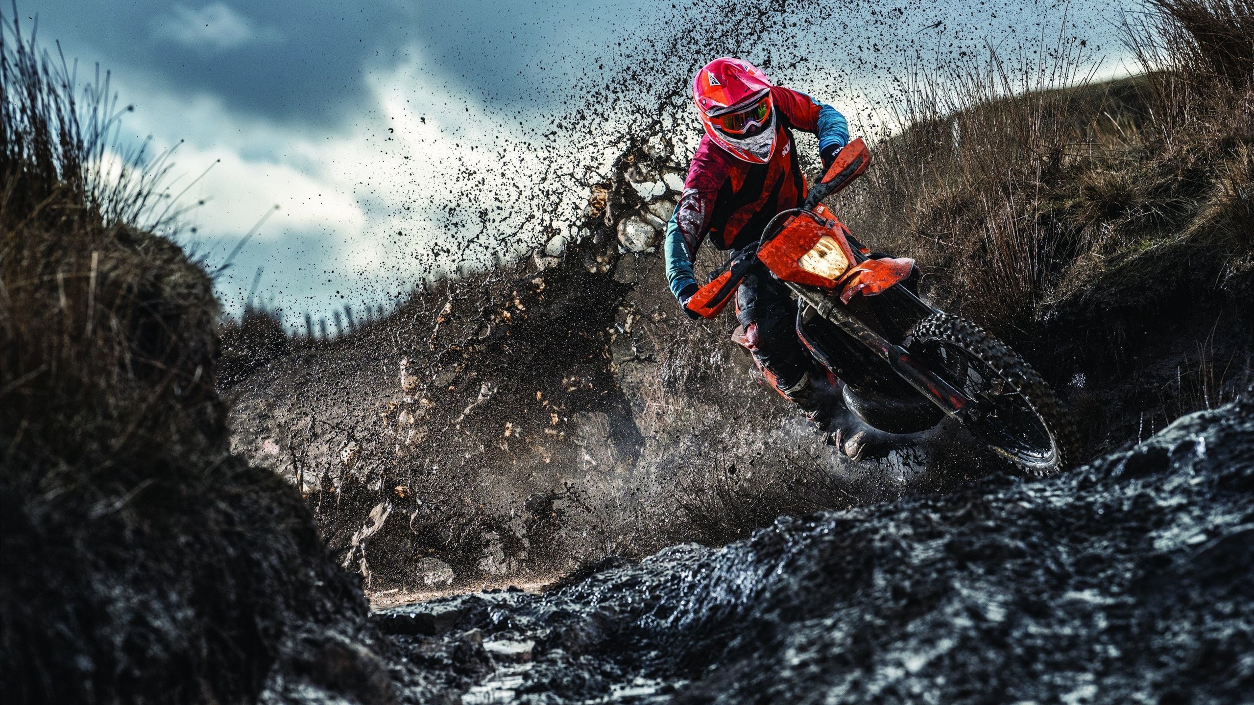 世界杯：英格兰球员走入当地学校 与孩子分享“点球教训”